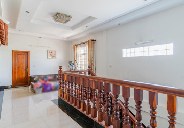 6 Bedroom Villa For Sale - Chip Mong 271, Chak Angrae Leu, Phnom Penh thumbnail