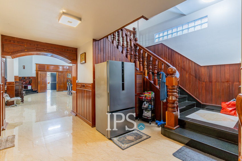 6 Bedroom Villa For Sale - Chip Mong 271, Chak Angrae Leu, Phnom Penh