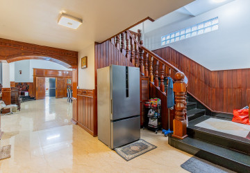 6 Bedroom Villa For Sale - Chip Mong 271, Chak Angrae Leu, Phnom Penh thumbnail