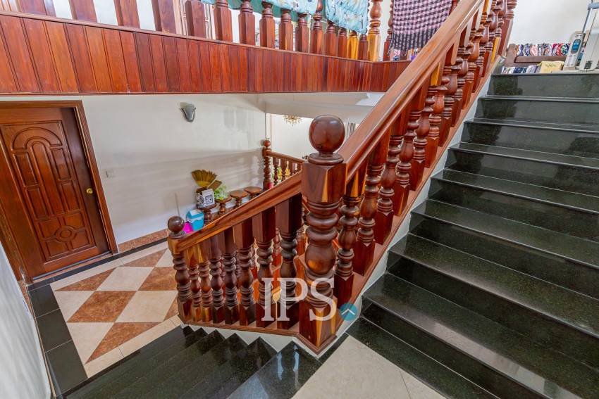 6 Bedroom Villa For Sale - Chip Mong 271, Chak Angrae Leu, Phnom Penh