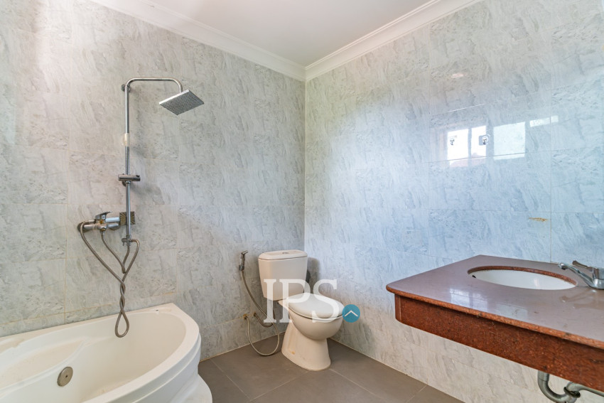 4 Bedroom Twin Villa For Rent - Bassac Garden City, Tonle Bassac, Phnom Penh