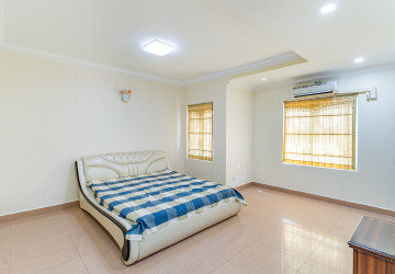 4 Bedroom Twin Villa For Rent - Bassac Garden City, Tonle Bassac, Phnom Penh thumbnail