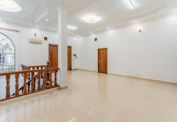 9 Room Commercial Villa For Rent - Toul Tum Poung 1, Phnom Penh thumbnail