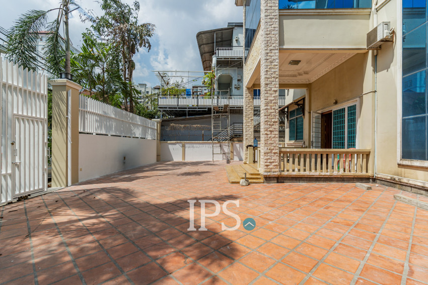 9 Room Commercial Villa For Rent - Toul Tum Poung 1, Phnom Penh