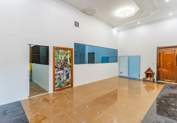 9 Room Commercial Villa For Rent - Toul Tum Poung 1, Phnom Penh thumbnail