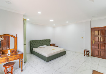 4 Bedroom Villa For Rent - Bassac Garden City, Tonle Bassac, Phnom Penh thumbnail