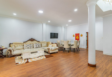 4 Bedroom Villa For Rent - Bassac Garden City, Tonle Bassac, Phnom Penh thumbnail