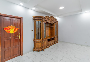 4 Bedroom Villa For Rent - Bassac Garden City, Tonle Bassac, Phnom Penh thumbnail