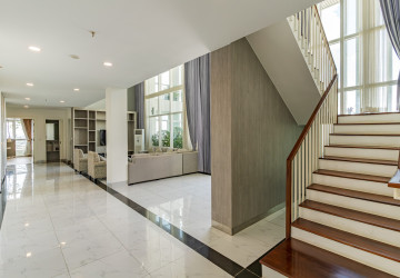 Duplex 5 Bedroom Serviced Penthouse For Rent - BKK1, Phnom Penh thumbnail