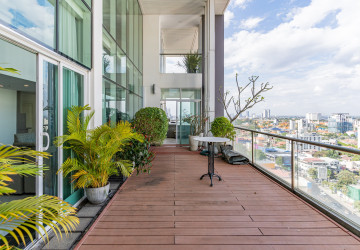 Duplex 5 Bedroom Serviced Penthouse For Rent - BKK1, Phnom Penh thumbnail