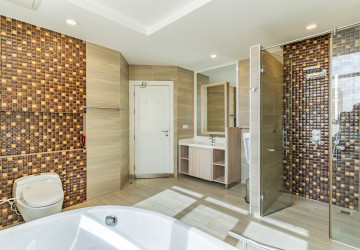 Duplex 5 Bedroom Serviced Penthouse For Rent - BKK1, Phnom Penh thumbnail