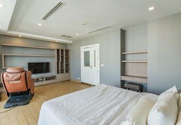 Duplex 5 Bedroom Serviced Penthouse For Rent - BKK1, Phnom Penh thumbnail