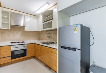 1 Bedroom Condo For Rent - DeCastle Royal, BKK1, Phnom Penh thumbnail