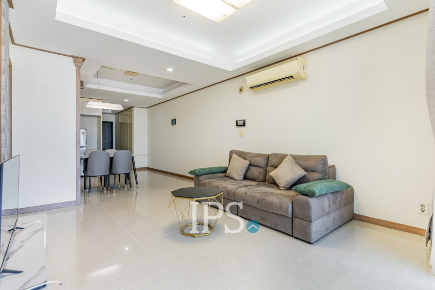 1 Bedroom Condo For Rent - DeCastle Royal, BKK1, Phnom Penh