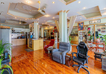 Renovated 1 Bedroom Apartment For Sale - Ou Ruessei 2, Phnom Penh thumbnail