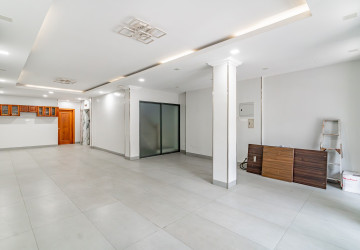 5 Bedroom Shophouse For Rent - Tonle Bassac, Phnom Penh thumbnail