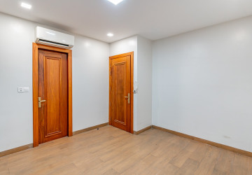 5 Bedroom Shophouse For Rent - Tonle Bassac, Phnom Penh thumbnail