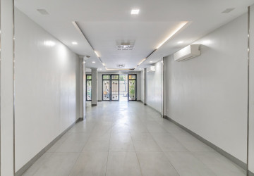 5 Bedroom Shophouse For Rent - Tonle Bassac, Phnom Penh thumbnail