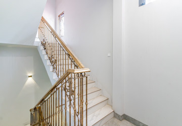 5 Bedroom Shophouse For Rent - Tonle Bassac, Phnom Penh thumbnail