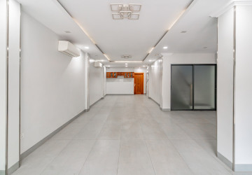 5 Bedroom Shophouse For Rent - Tonle Bassac, Phnom Penh thumbnail