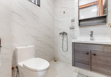 5 Bedroom Shophouse For Rent - Tonle Bassac, Phnom Penh thumbnail