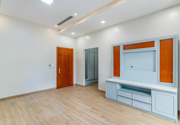 5 Bedroom Shophouse For Rent - Tonle Bassac, Phnom Penh thumbnail