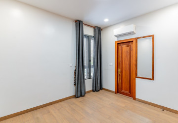 5 Bedroom Shophouse For Rent - Tonle Bassac, Phnom Penh thumbnail