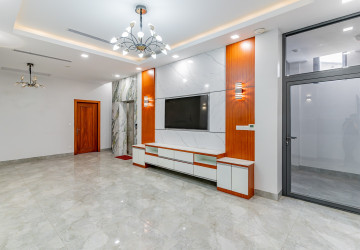 5 Bedroom Shophouse For Rent - Tonle Bassac, Phnom Penh thumbnail