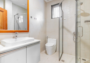 5 Bedroom Shophouse For Rent - Tonle Bassac, Phnom Penh thumbnail