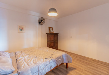 Renovated 3 Bedroom Apartment For Sale - Phsar Kandal 1, Phnom Penh thumbnail