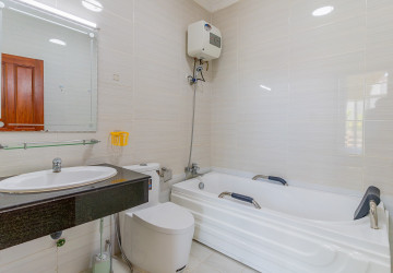 4 Bedroom Shophouse For Rent - Bassac Garden City, Tonle Bassac, Phnom Penh thumbnail