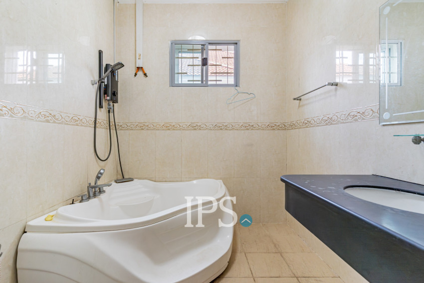 4 Bedroom Villa For Rent - Bassac Garden City, Tonle Bassac, Phnom Penh