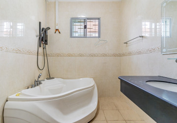 4 Bedroom Villa For Rent - Bassac Garden City, Tonle Bassac, Phnom Penh thumbnail