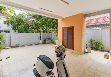 4 Bedroom Villa For Rent - Bassac Garden City, Tonle Bassac, Phnom Penh thumbnail