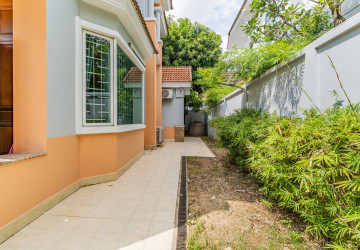 4 Bedroom Villa For Rent - Bassac Garden City, Tonle Bassac, Phnom Penh thumbnail