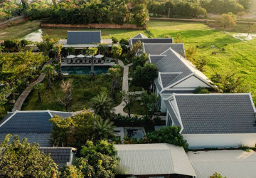 10 Bedroom Hotel For Sale - Sala Kamreuk, Siem Reap thumbnail