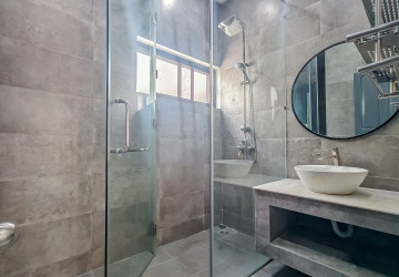 2 Bedroom Apartment For Rent - BKK1, Phnom Penh thumbnail