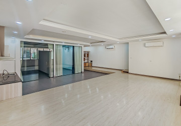 2 Bedroom Apartment For Rent - BKK1, Phnom Penh thumbnail