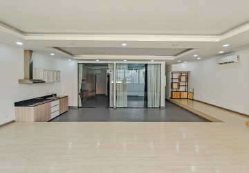 2 Bedroom Apartment For Rent - BKK1, Phnom Penh thumbnail