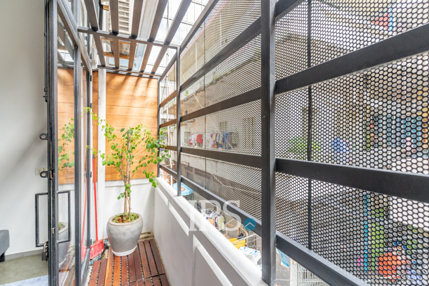 Renovated Duplex 4 Bedroom Apartment For Sale - Chey Chumneah, Phnom Penh