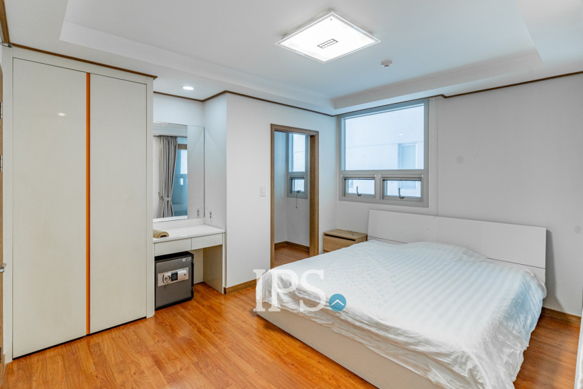 24th Floor 1 Bedroom Condo For Sale - De Castle Royal, BKK1, Phnom Penh