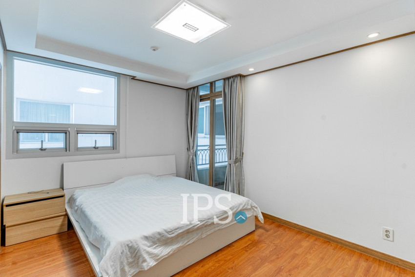 24th Floor 1 Bedroom Condo For Sale - De Castle Royal, BKK1, Phnom Penh