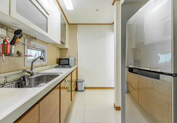 24th Floor 1 Bedroom Condo For Sale - De Castle Royal, BKK1, Phnom Penh thumbnail