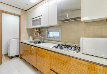 24th Floor 1 Bedroom Condo For Sale - De Castle Royal, BKK1, Phnom Penh thumbnail