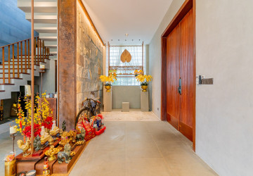 6 Bedroom Villa For Rent - Russey Keo, Phnom Penh thumbnail