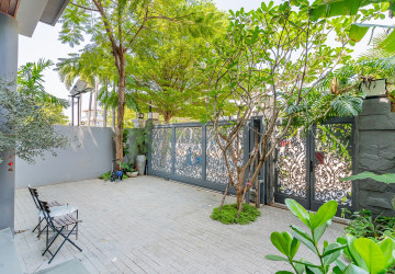 6 Bedroom Villa For Rent - Russey Keo, Phnom Penh thumbnail