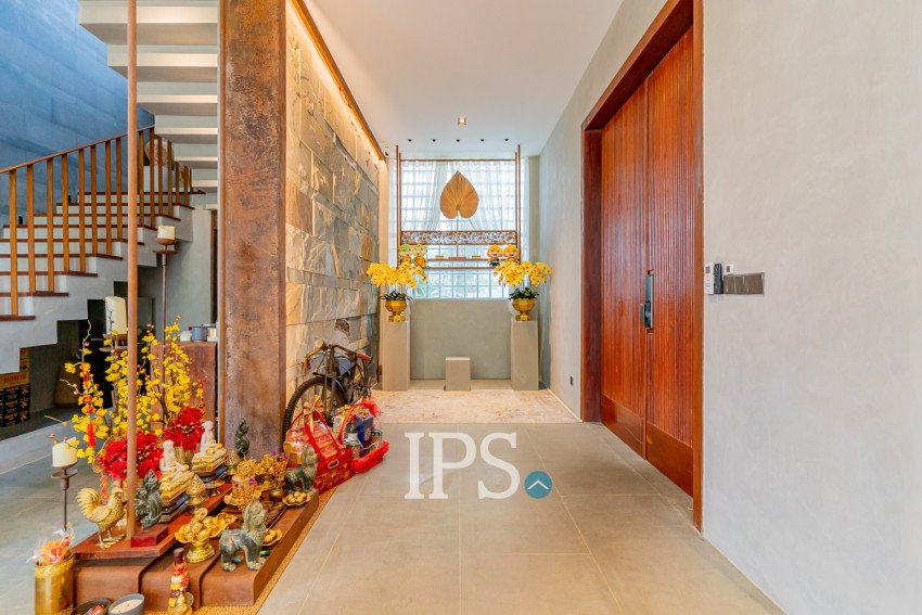 6 Bedroom Villa For Rent - Russey Keo, Phnom Penh