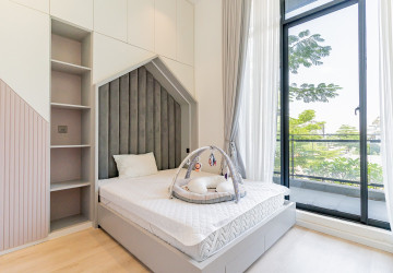 6 Bedroom Villa For Rent - Russey Keo, Phnom Penh thumbnail