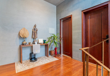 6 Bedroom Villa For Rent - Russey Keo, Phnom Penh thumbnail