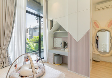 6 Bedroom Villa For Rent - Russey Keo, Phnom Penh thumbnail